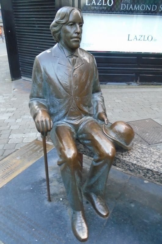 Oscar Wilde Sculpture. Click for full size. Oscar Wilde Sculpture image. Click for full size.