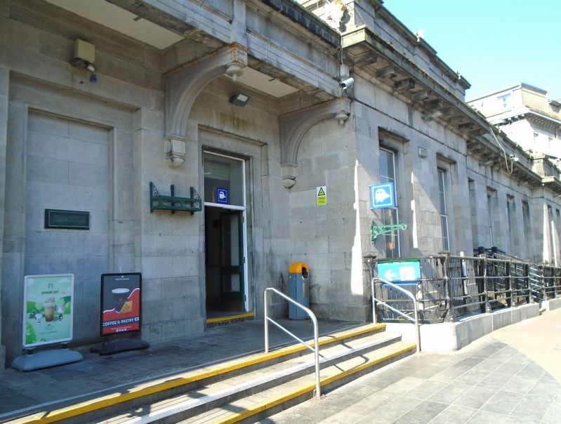 <lang=ga>Stáisiún</lang=ga> Éamonn Ceannt Station and Marker. Click for full size. <lang=ga>Stáisiún</lang=ga> Éamonn Ceannt Station and Marker image. Click for full size.