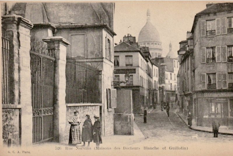 Rue Norvins - looking east image. Click for full size.