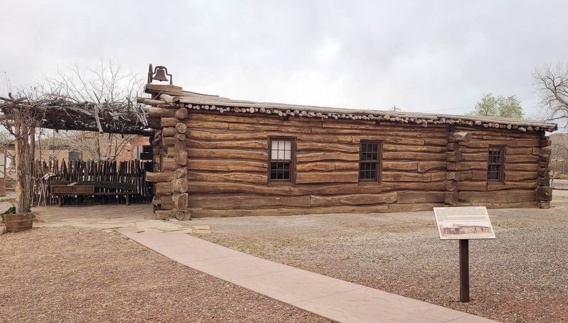 Replica of the Log Meetinghouse and Marker image. Click for full size.