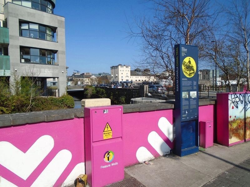 The Eglinton Canal/<lang=ga>Canáil Eglinton</lang=ga> Marker. Click for full size. The Eglinton Canal/<lang=ga>Canáil Eglinton</lang=ga> Marker image. Click for full size.