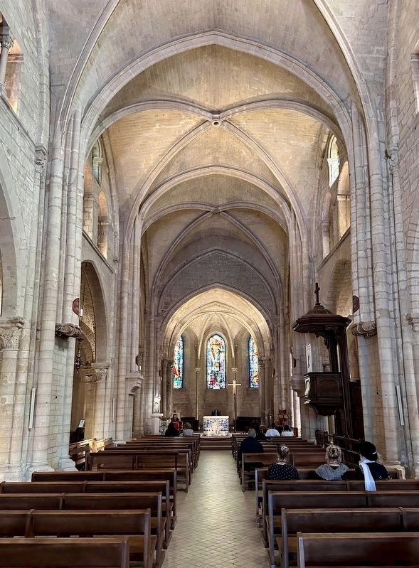 Saint-Pierre de Montmartre interior image. Click for full size.