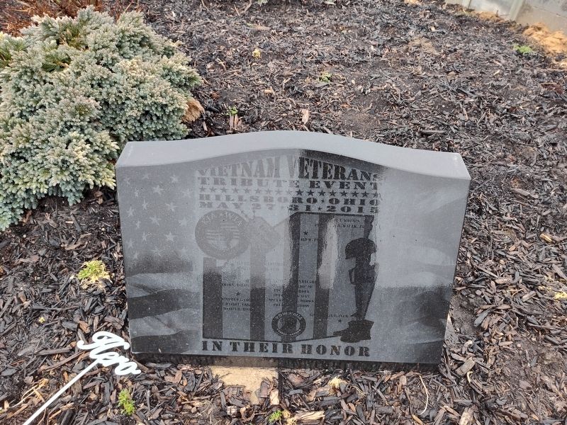 Vietnam Veteran Memorial Field Marker image. Click for full size.