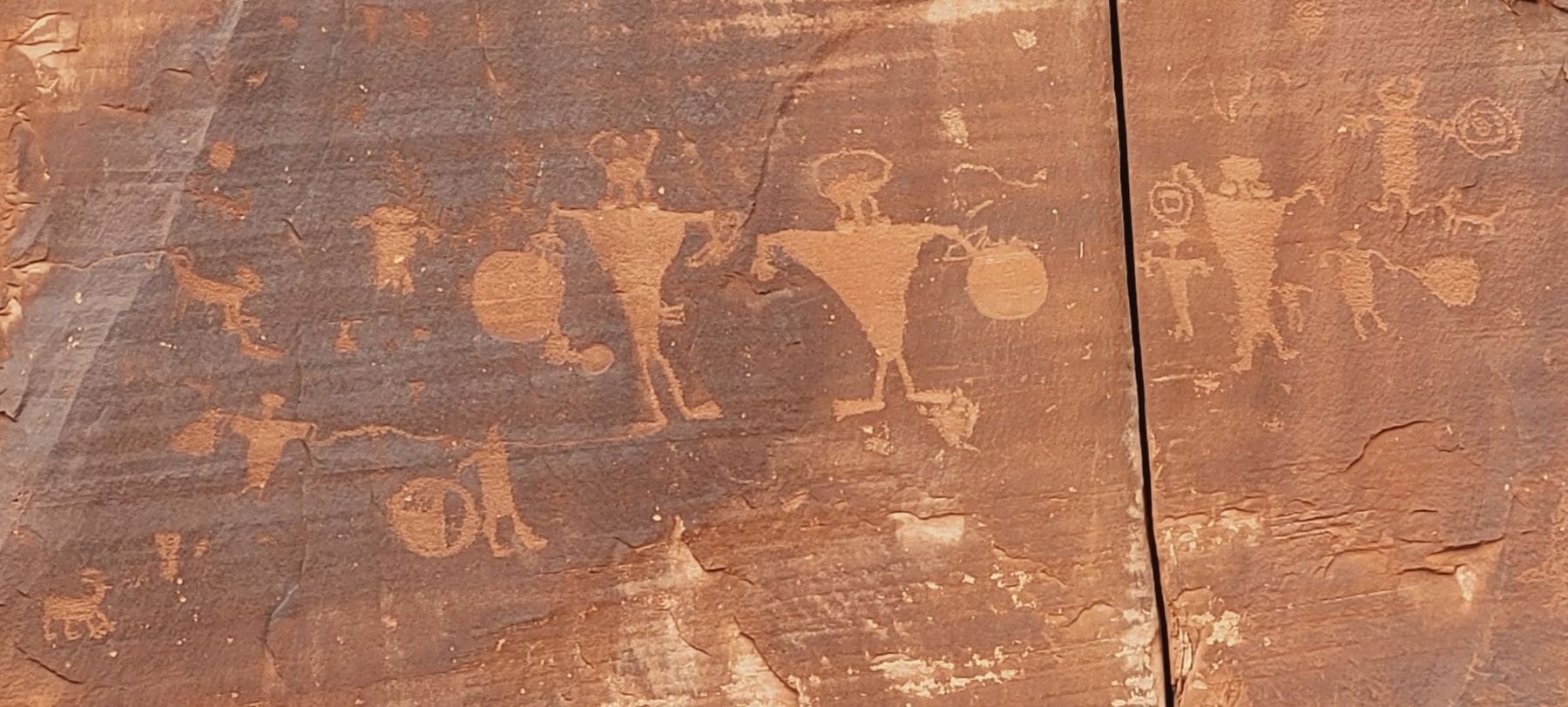 Rock Art along the road. Click for full size. Rock Art along the road image. Click for full size.