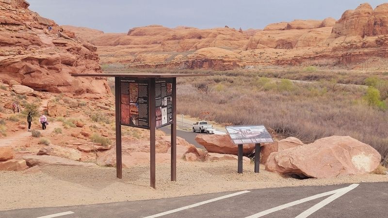 The view of the Traces from an Ancient Desert Realm Marker from the parking area image. Click for full size.
