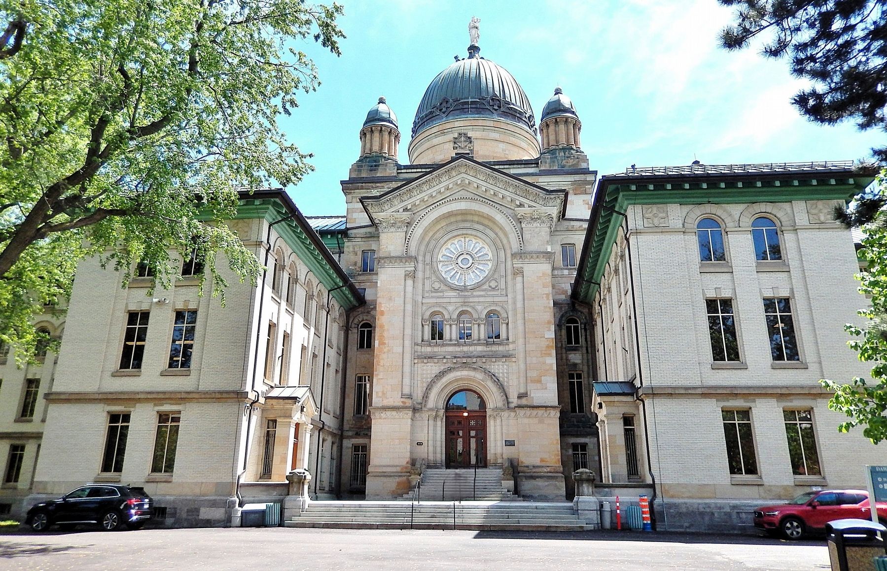 Dawson College (former Mother House of the sisters of the Congregation de Notre-Dame) image. Click for full size.