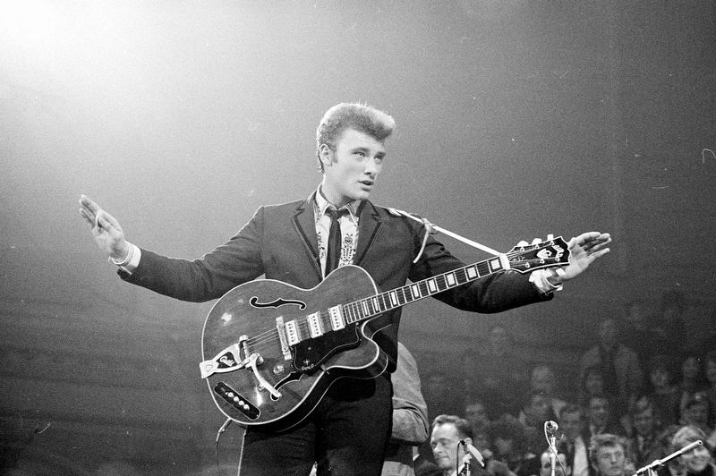 Performance of Johnny Hallyday. Click for full size. Performance of Johnny Hallyday image. Click for full size.