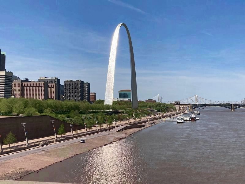 Gateway Arch. Click for full size. Gateway Arch image. Click for full size.