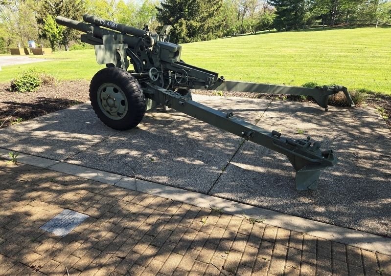 105 mm Howitzer and Marker. Click for full size. 105 mm Howitzer and Marker image. Click for full size.