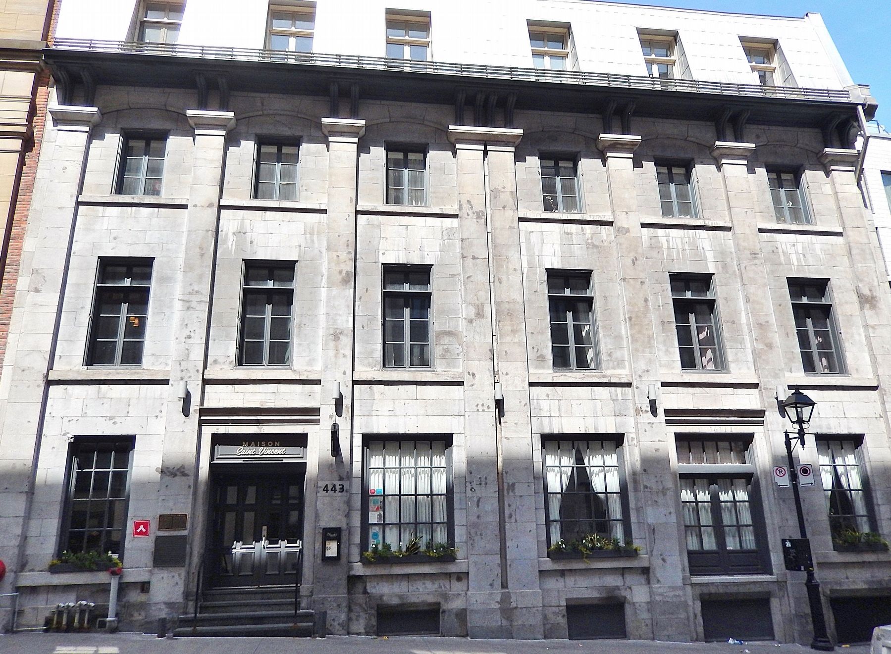 Maison Saint-Vincent / Saint-Vincent House image. Click for full size.
