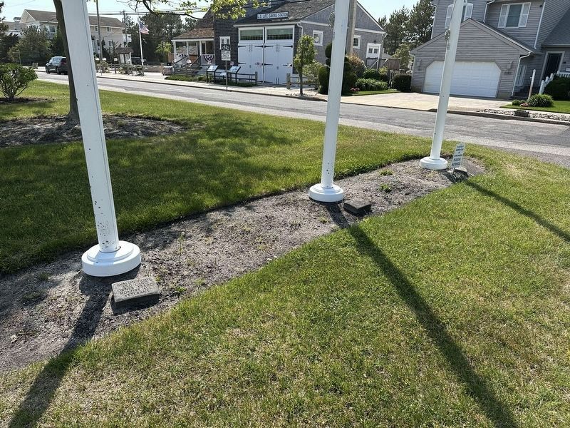 Avalon Home and Land Owner Assoc. Honors All Veterans Marker - wide view image. Click for full size.