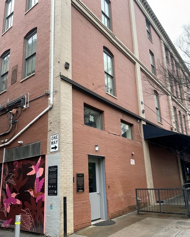 Marker at entrance to Graffiti Alley image. Click for full size.