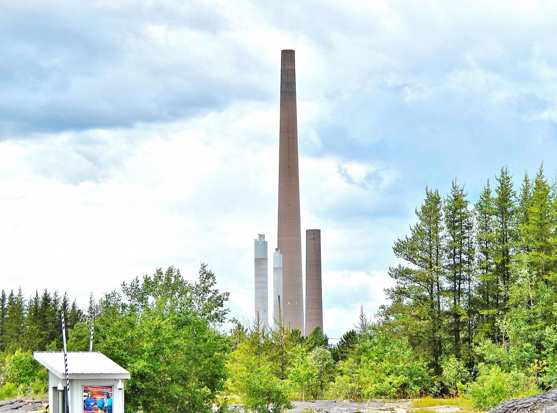 The Superstack / La Superchemin�e image. Click for full size.