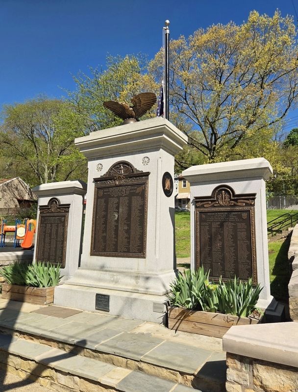 <i>World War I & II Memorial Honor Roll</i> Marker image. Click for full size.