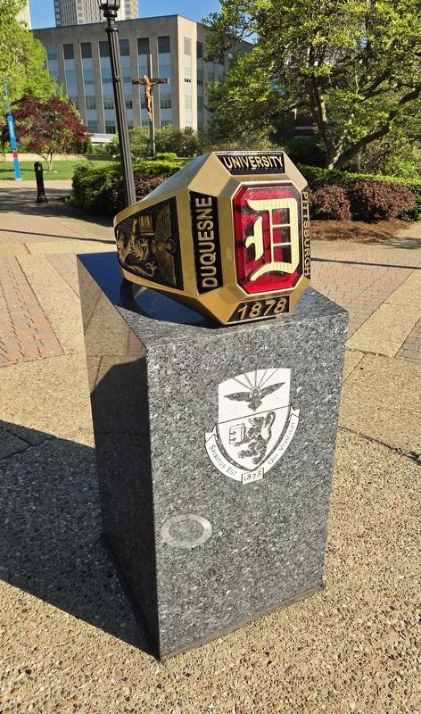 The Duquesne Class Ring image. Click for full size.