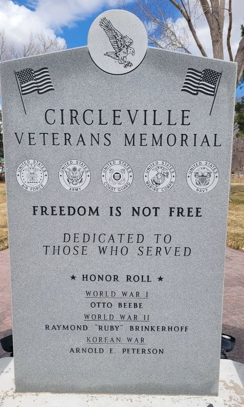 Circleville Veterans Memorial - Center Panel image. Click for full size.