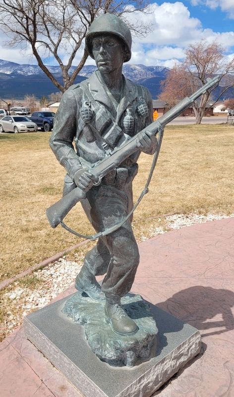 Circleville Veterans Memorial Statue image. Click for full size.