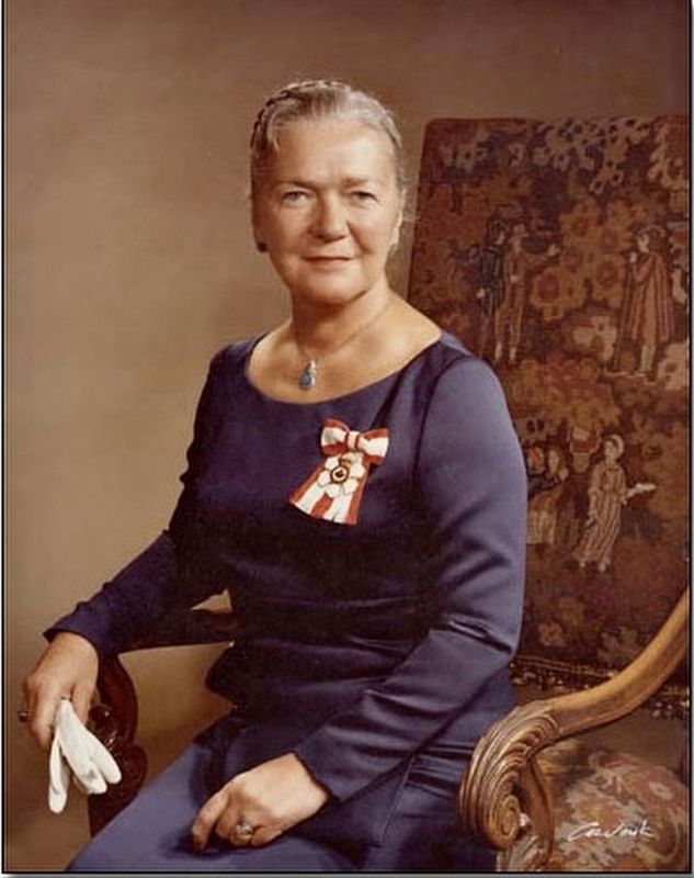 The Hon. Pauline McGibbon (official portrait as Lt. Governor of Ontario). Click for full size. The Hon. Pauline McGibbon (official portrait as Lt. Governor of Ontario) image. Click for full size.