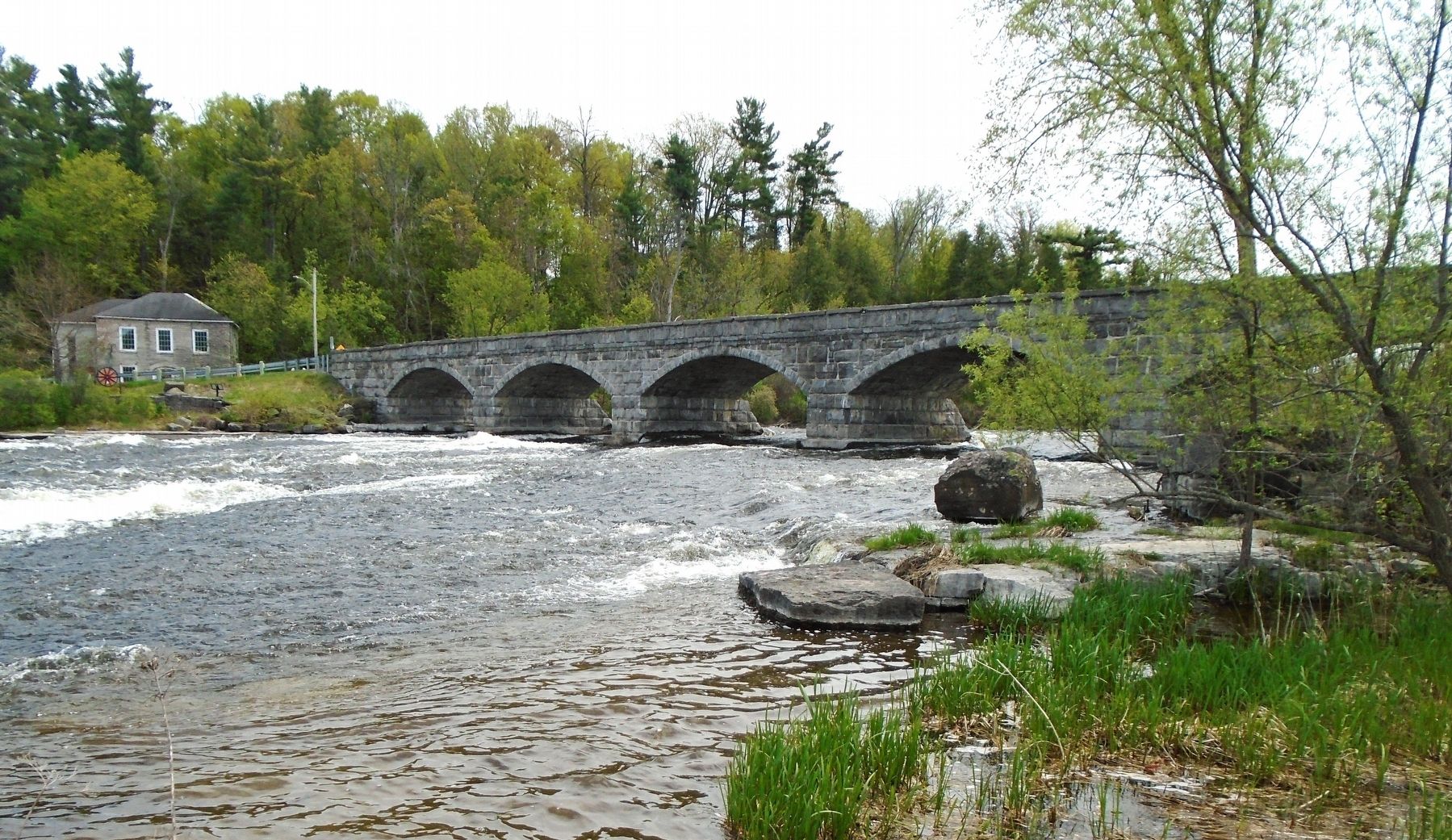 Five-Span Stone Bridge image. Click for full size.