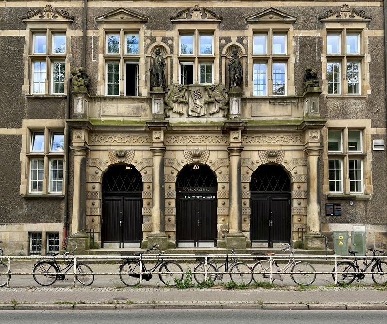 Hermann-B�se-Gymnasium Marker - wide view image. Click for full size.