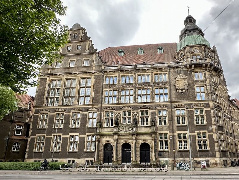 Hermann-B�se-Gymnasium and marker image. Click for full size.
