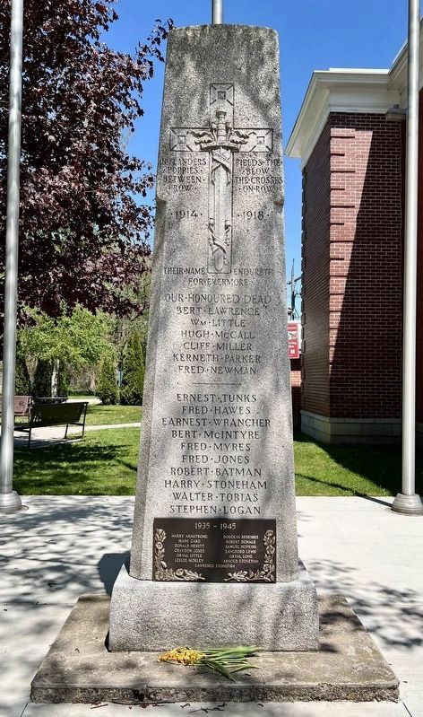 Bothwell Cenotaph. Click for full size. Bothwell Cenotaph image. Click for full size.