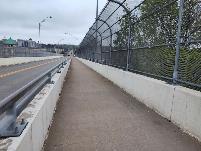Vietnam Veterans Memorial Viaduct image. Click for full size.