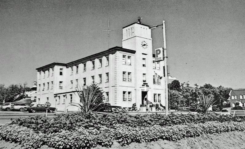 Marker detail: Marker detail: Town Hall renovated in 1948, as seen in the 1980s image. Click for full size.