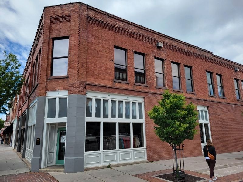 Creston Hotel image. Click for full size.