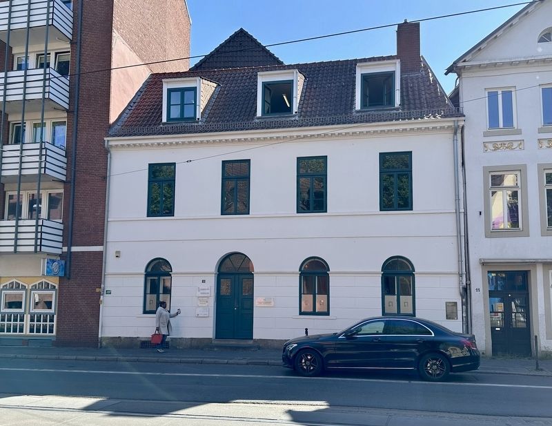 Ehemalige Freischule / Former Free School and marker image. Click for full size.