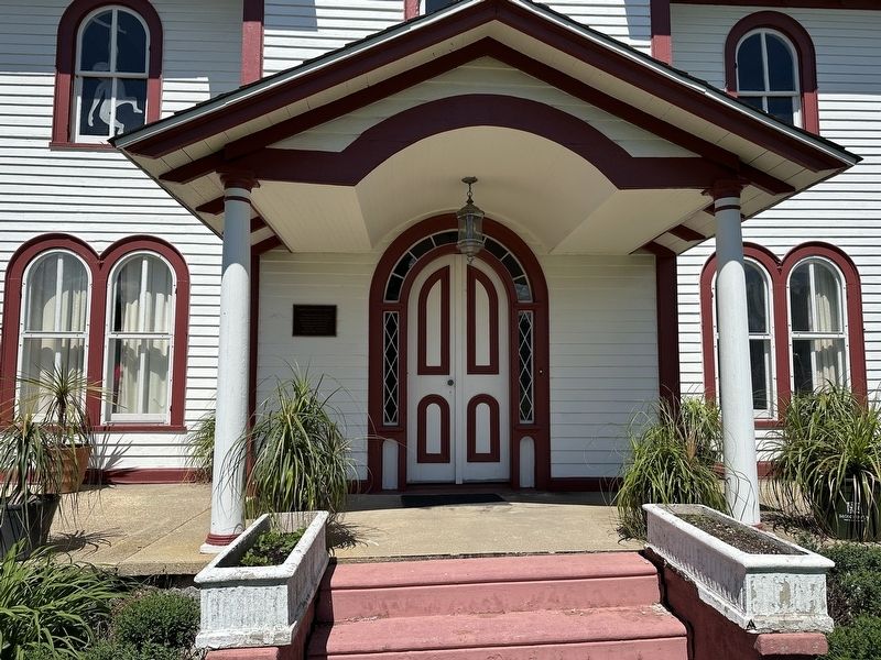 Thomas Beesley House Marker - wide view image. Click for full size.