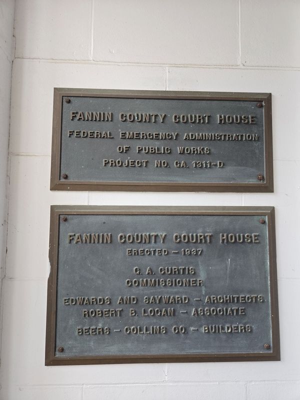 Fannin County Courthouse plaques to the left of the main entrance. Click for full size. Fannin County Courthouse plaques to the left of the main entrance image. Click for full size.