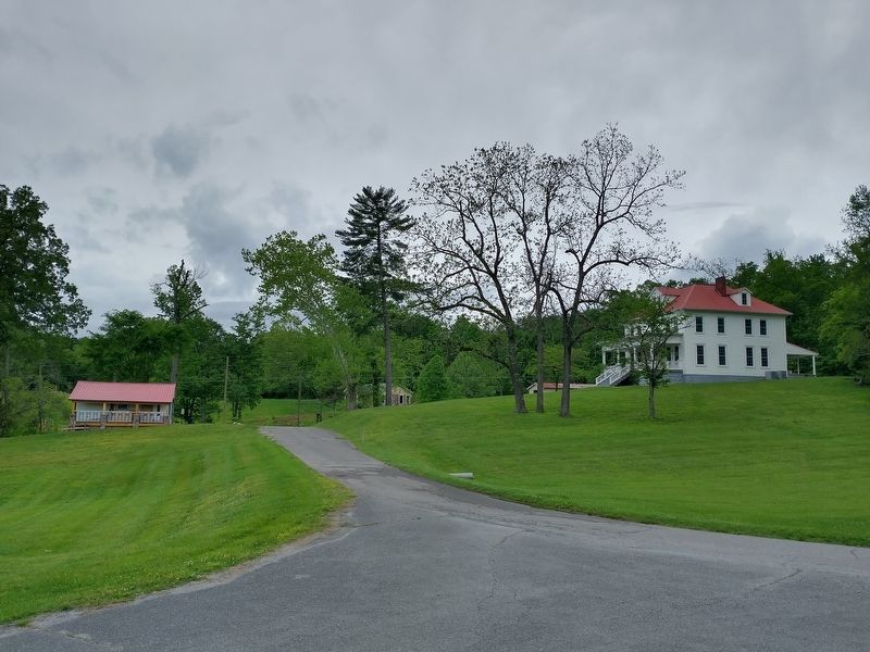 Rowdy Row Cottage (left) and Tomlinson Home (right). image. Click for full size.