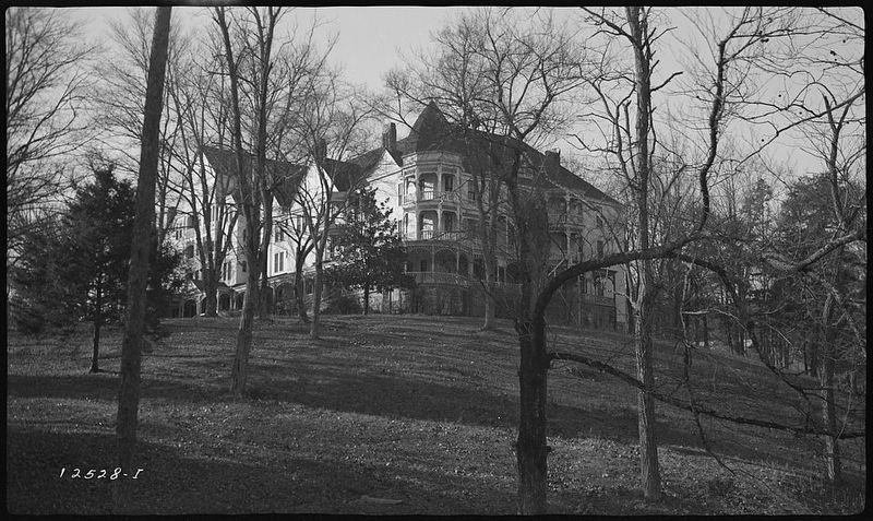 Tate Springs Resort Hotel image. Click for full size.