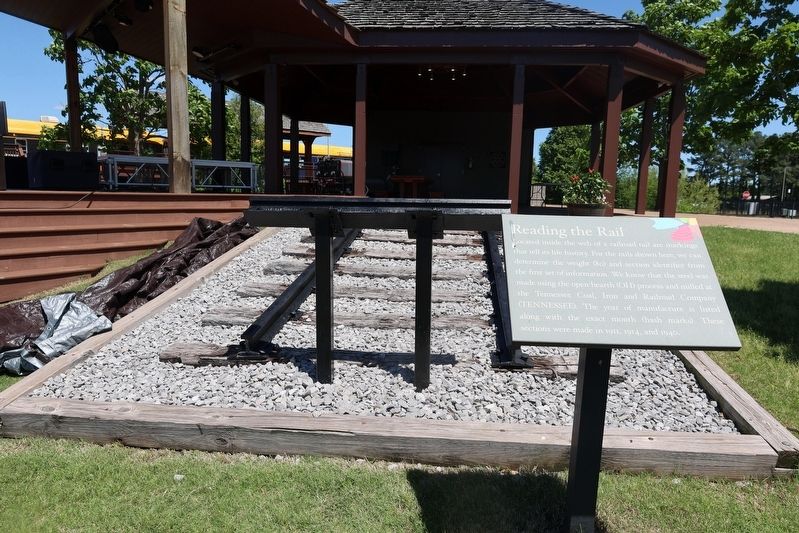 Reading the Rail Marker. Click for full size. Reading the Rail Marker image. Click for full size.