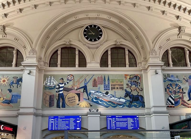 Hauptbahnhof / Main Railway Station - interior image. Click for full size.