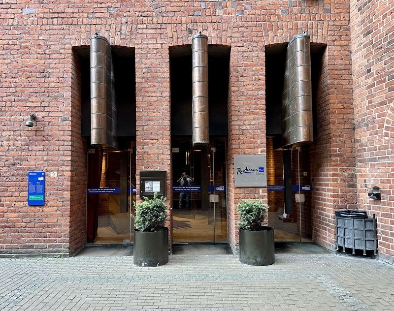 Haus Atlantis / House Atlantis Marker - to the left of the hotel entrance image. Click for full size.