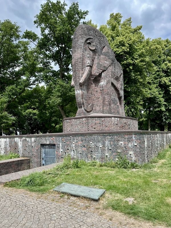 The Elephant and marker image. Click for full size.