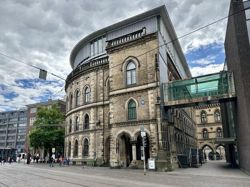 B�rsenhof / Stock Exchange - view from east image. Click for full size.