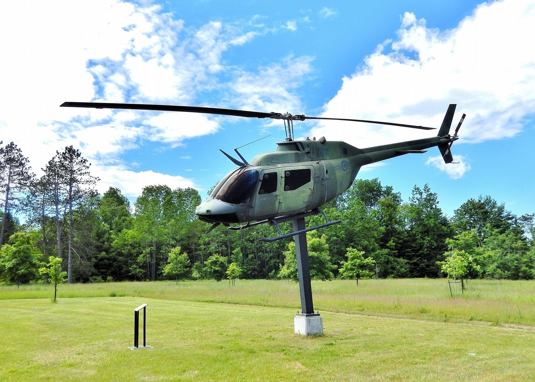 Bell CH-136 "Kiowa" Helicopter / Hélicoptère Bell CH-136 Kiowa. Click for full size. Bell CH-136 "Kiowa" Helicopter / Hélicoptère Bell CH-136 Kiowa image. Click for full size.