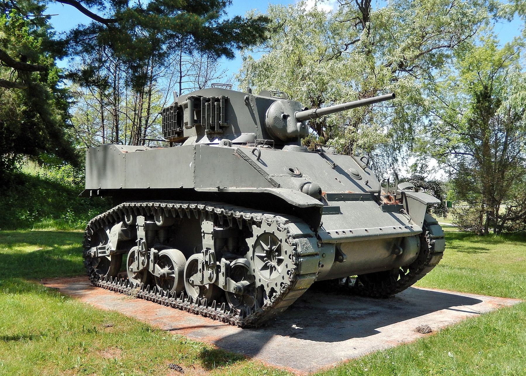 United States M5A1 "Stuart" Light Tank / Char léger américain M5A1 Stuart. Click for full size. United States M5A1 "Stuart" Light Tank / Char léger américain M5A1 Stuart image. Click for full size.