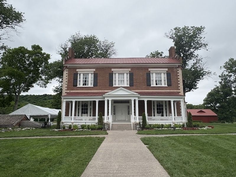 Ravenswood Mansion image. Click for full size.