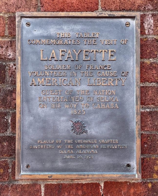 Nearby 1931 DAR plaque honoring Lafayette's Visit. image. Click for full size.