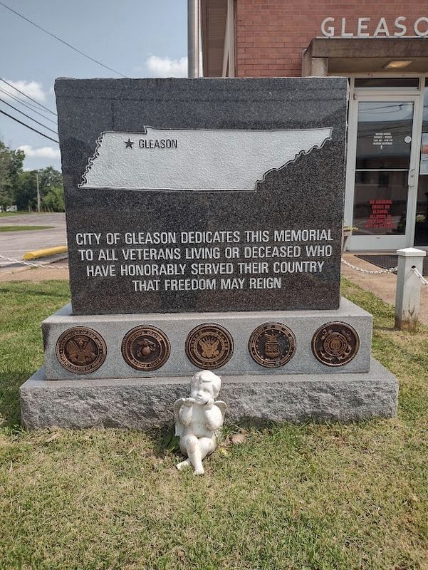 Gleason Veterans Memorial image. Click for full size.