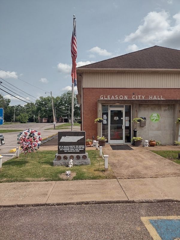 Gleason Veterans Memorial image. Click for full size.