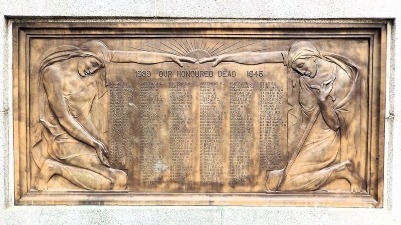 Memorial Park Cenotaph (<i>World War II memorial tablet</i>) image. Click for full size.