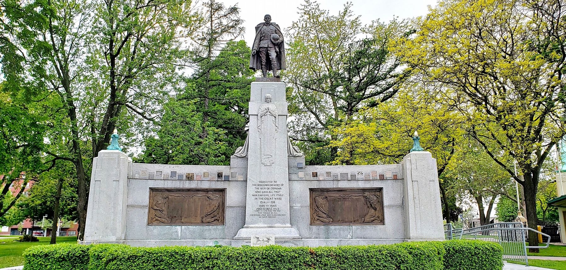 Memorial Park Cenotaph image. Click for full size.