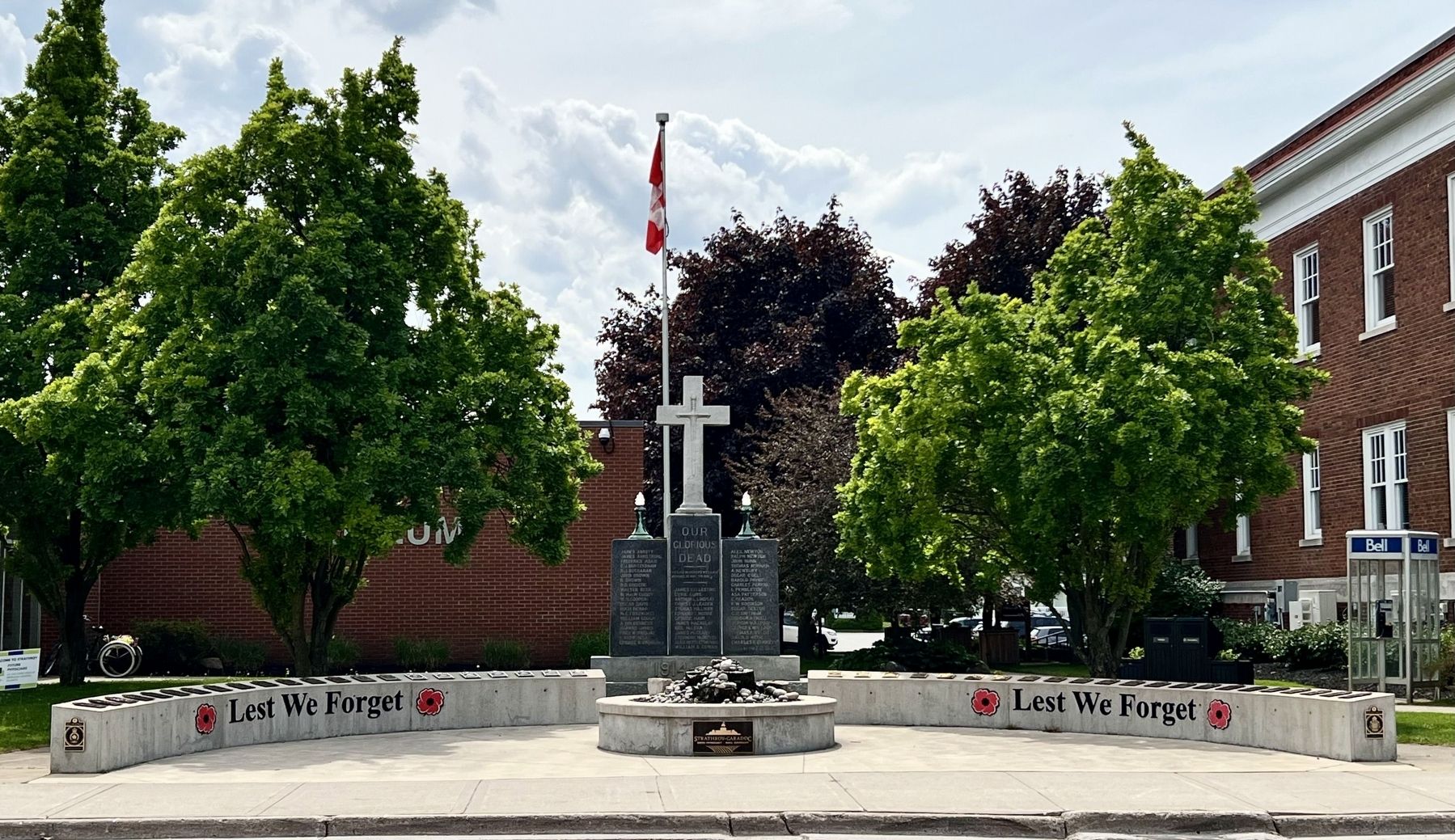 Strathroy Cenotaph image. Click for full size.