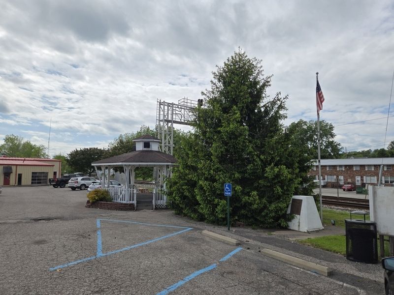 Wide view of Curry School District Memorial image. Click for full size.