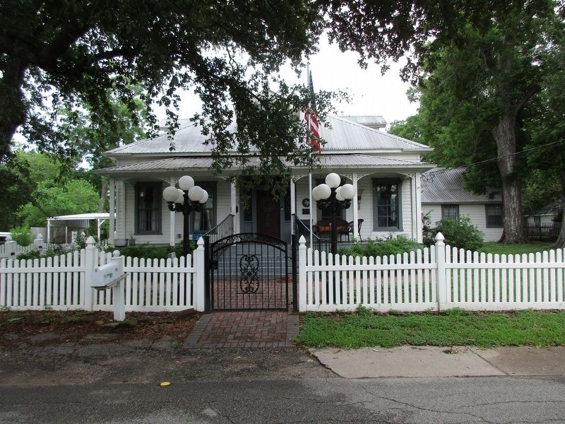 Methodist Parsonage house and marker image. Click for full size.